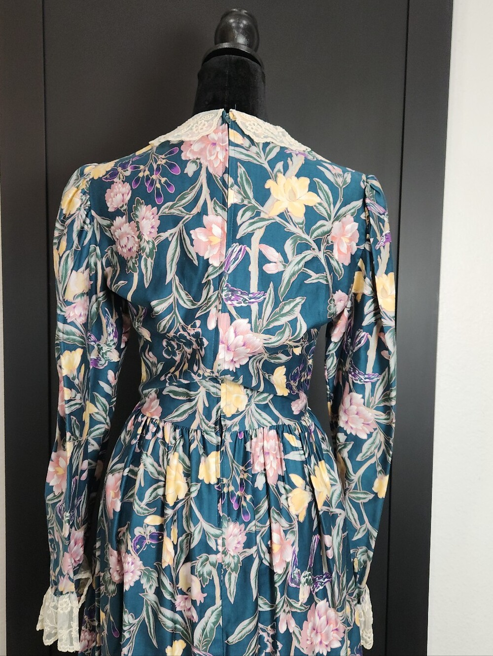 Beautiful Vintage Norman Shurmaker Floral Maxi Dress (Size 6) - Picture 7 of 10
